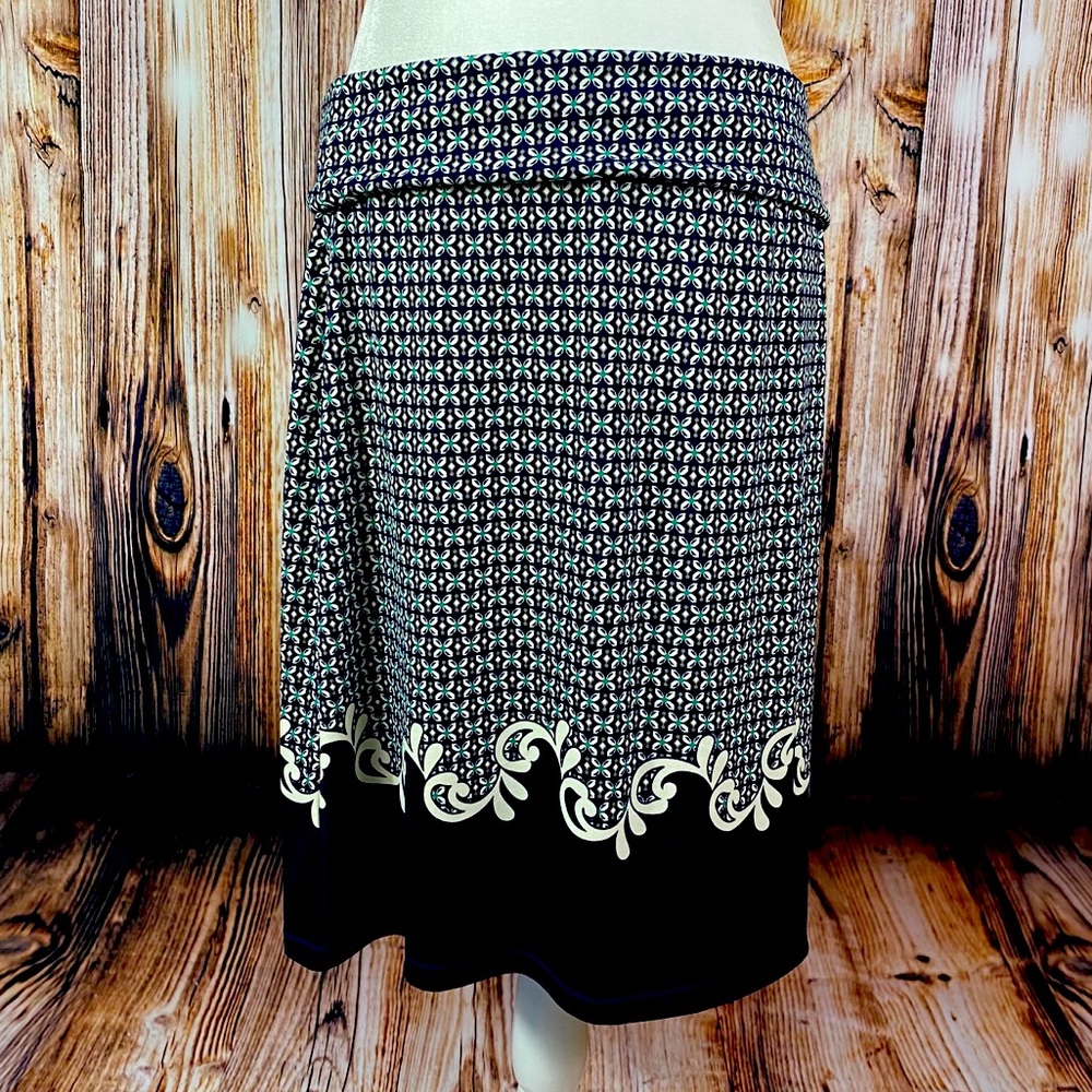 Knee length skirt; size Large